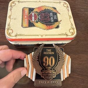 ➰Vintage Harley belt buckle in collector’s tin.